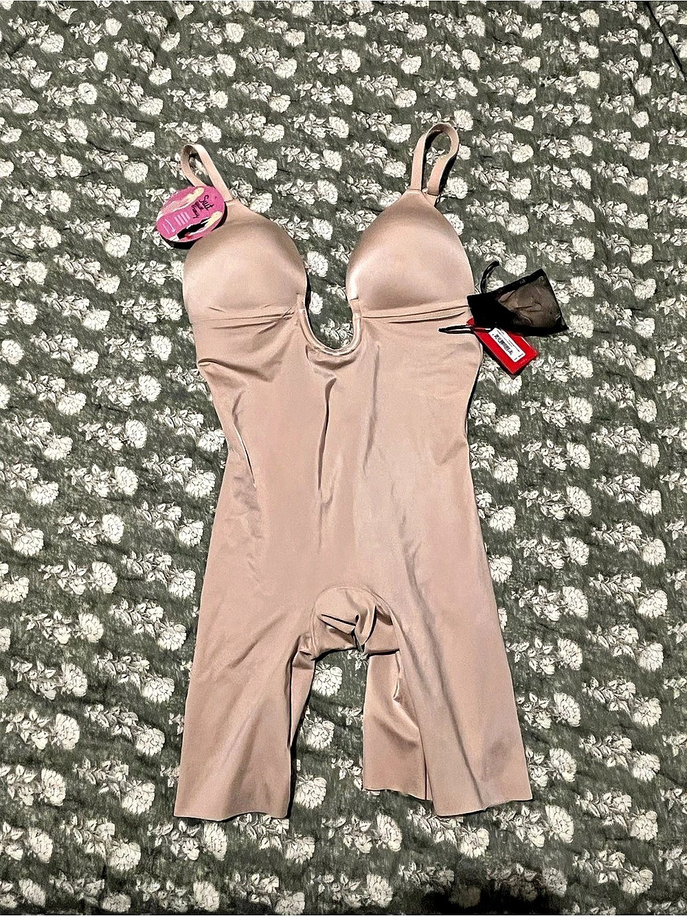 Spanx Plunge Low-Back Mid-Thigh Bodysuit (Small) NWT